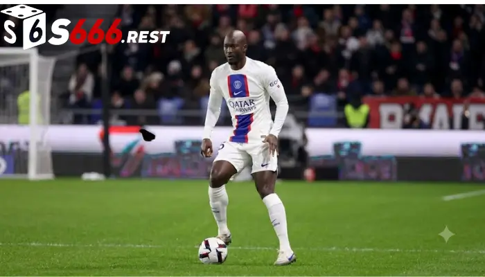 Danilo Pereira: Biểu Tượng Của Sự Tận Hiến Và Tư Duy Chơi Bóng Hiện Đại 2 danilo pereira bieu tuong cua su tan hien 6a44d23d97f50